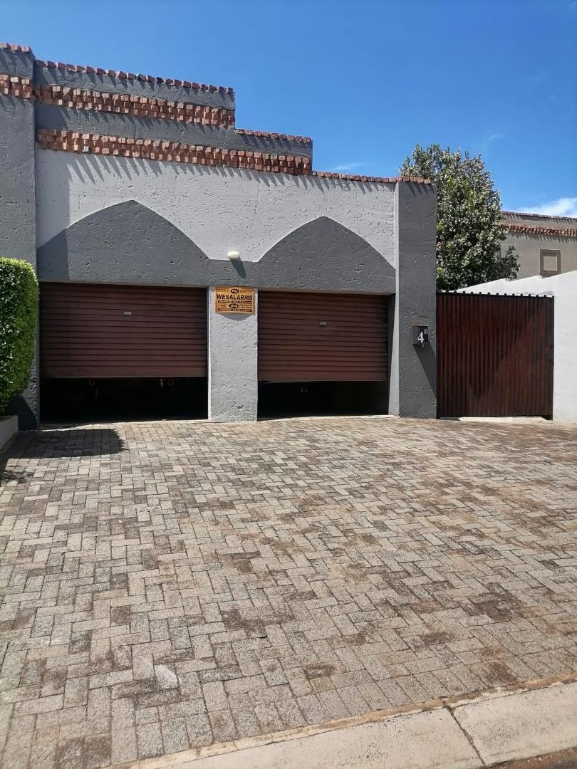 3 Bedroom House for Sale in Safari Gardens, Rustenburg - North West