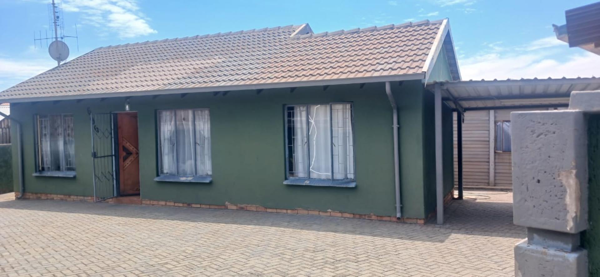 3 Bedroom House for Sale in Geelhoutpark, Rustenburg - North West