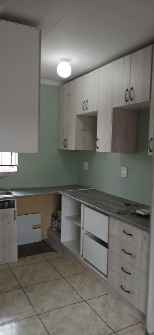 2 Bedroom Apartment for Sale in Fleurhof, Roodepoort - Gauteng