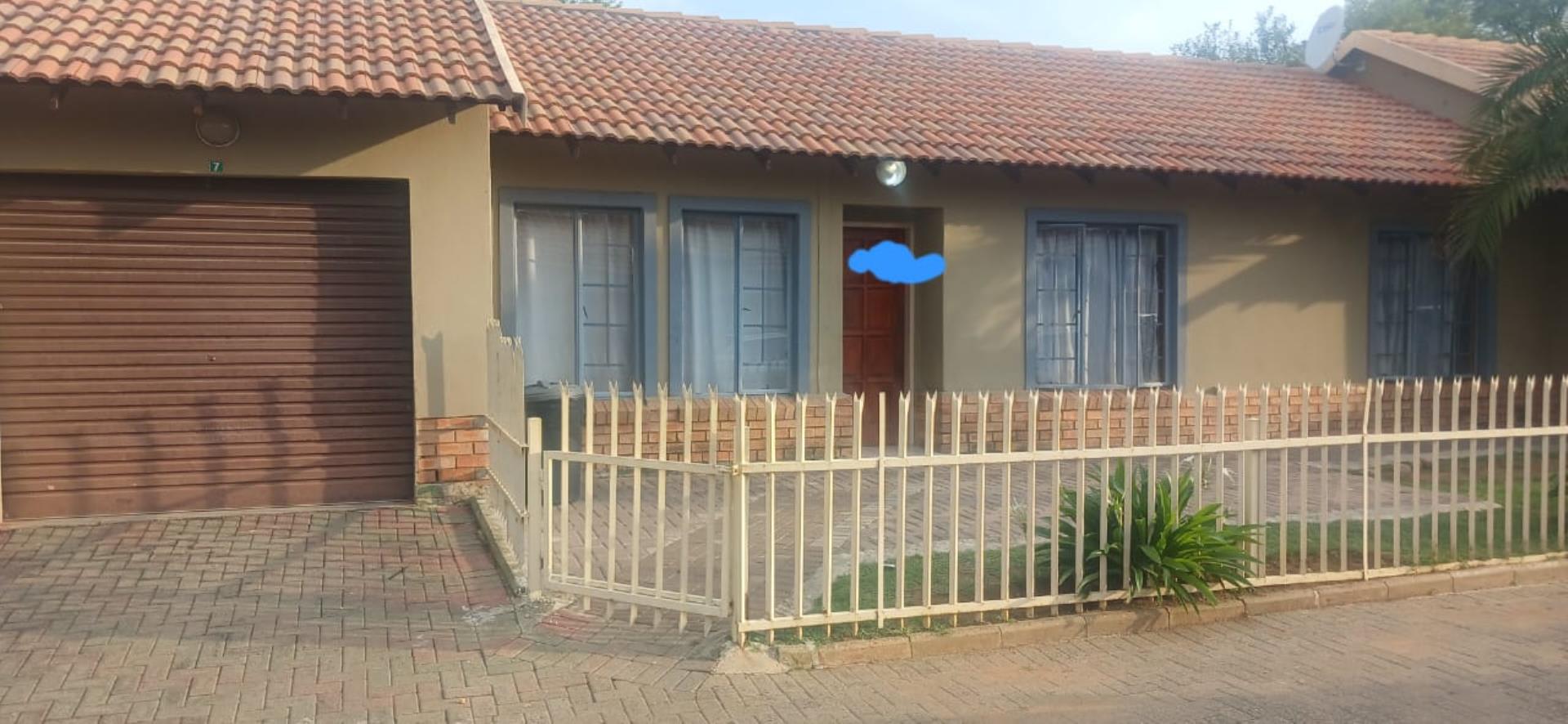 3 Bedroom Flat for Sale in Oos Einde, Rustenburg - North West