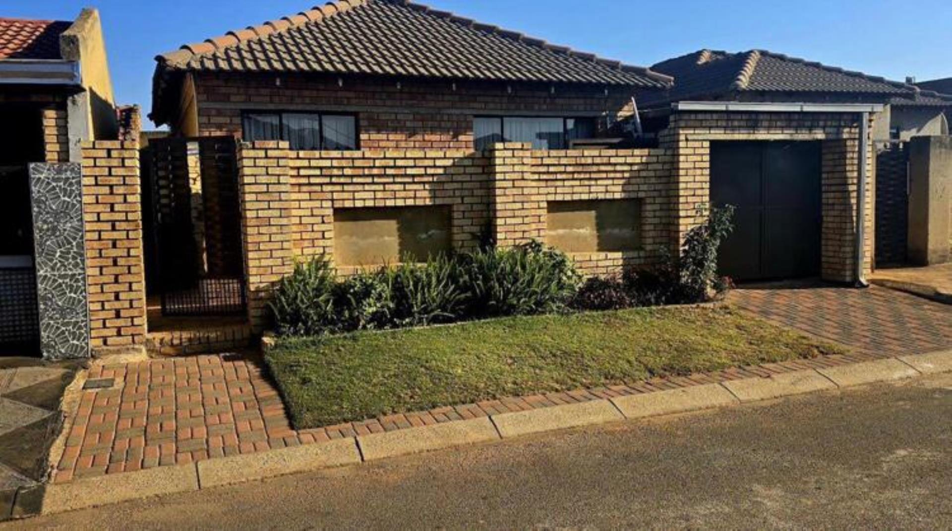 4 Bedroom House for Sale in Protea Glen, Soweto - Gauteng