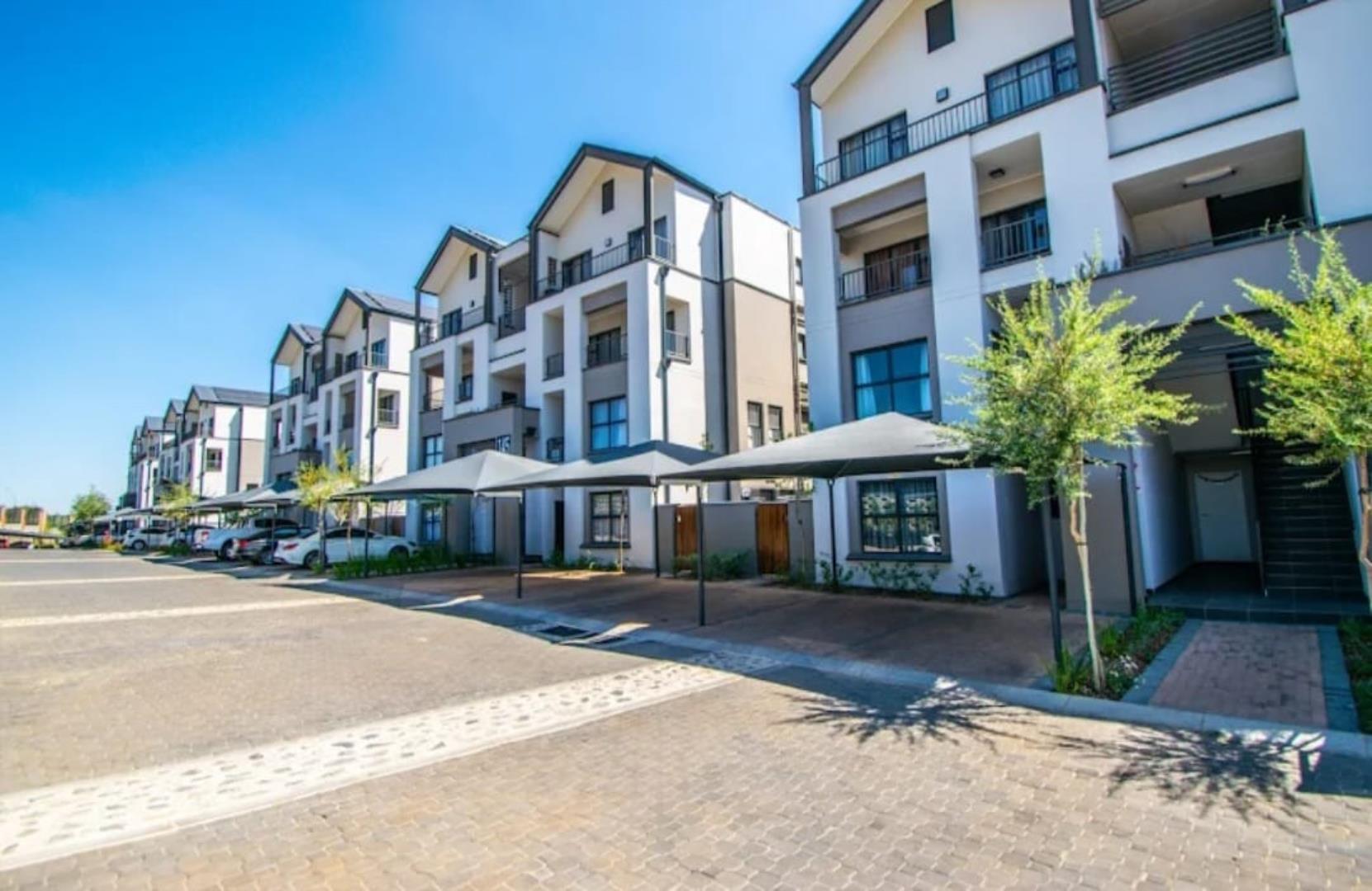 3 Bedroom Apartment for Sale in Waterfall, Midrand - Gauteng