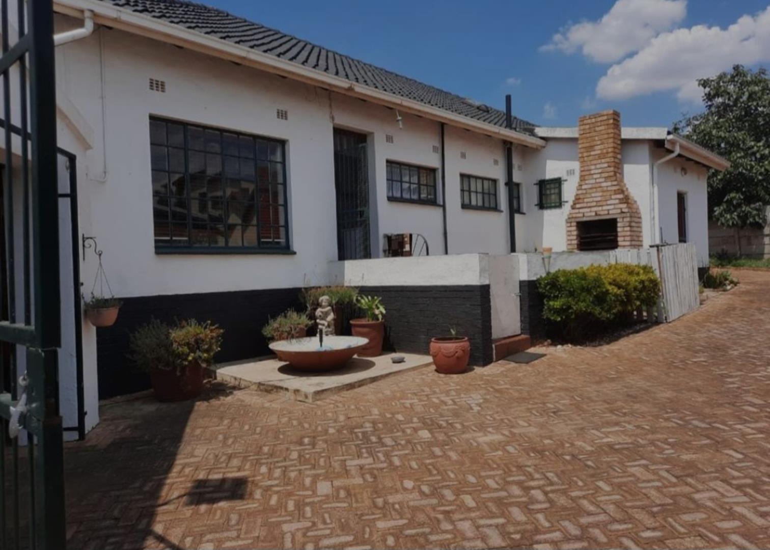 3.5 Bedroom House for Sale in Greenhills, Randfontein - Gauteng