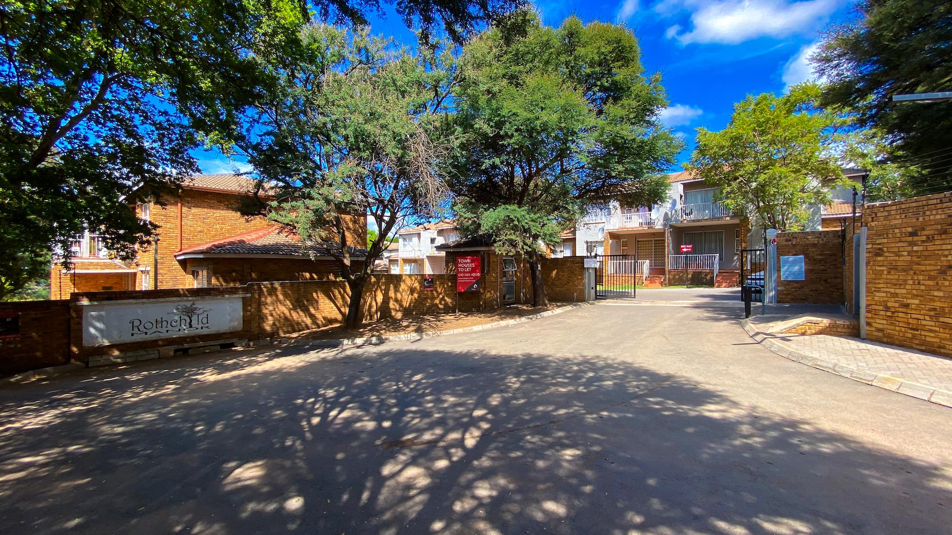 3 Bedroom Flat for Sale in Princess AH, Roodepoort - Gauteng