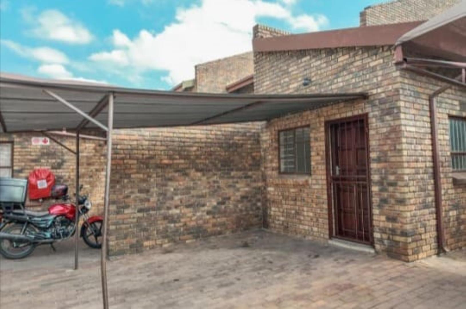 4 Bedroom Apartment for Sale in Birnam, Johannesburg - Gauteng