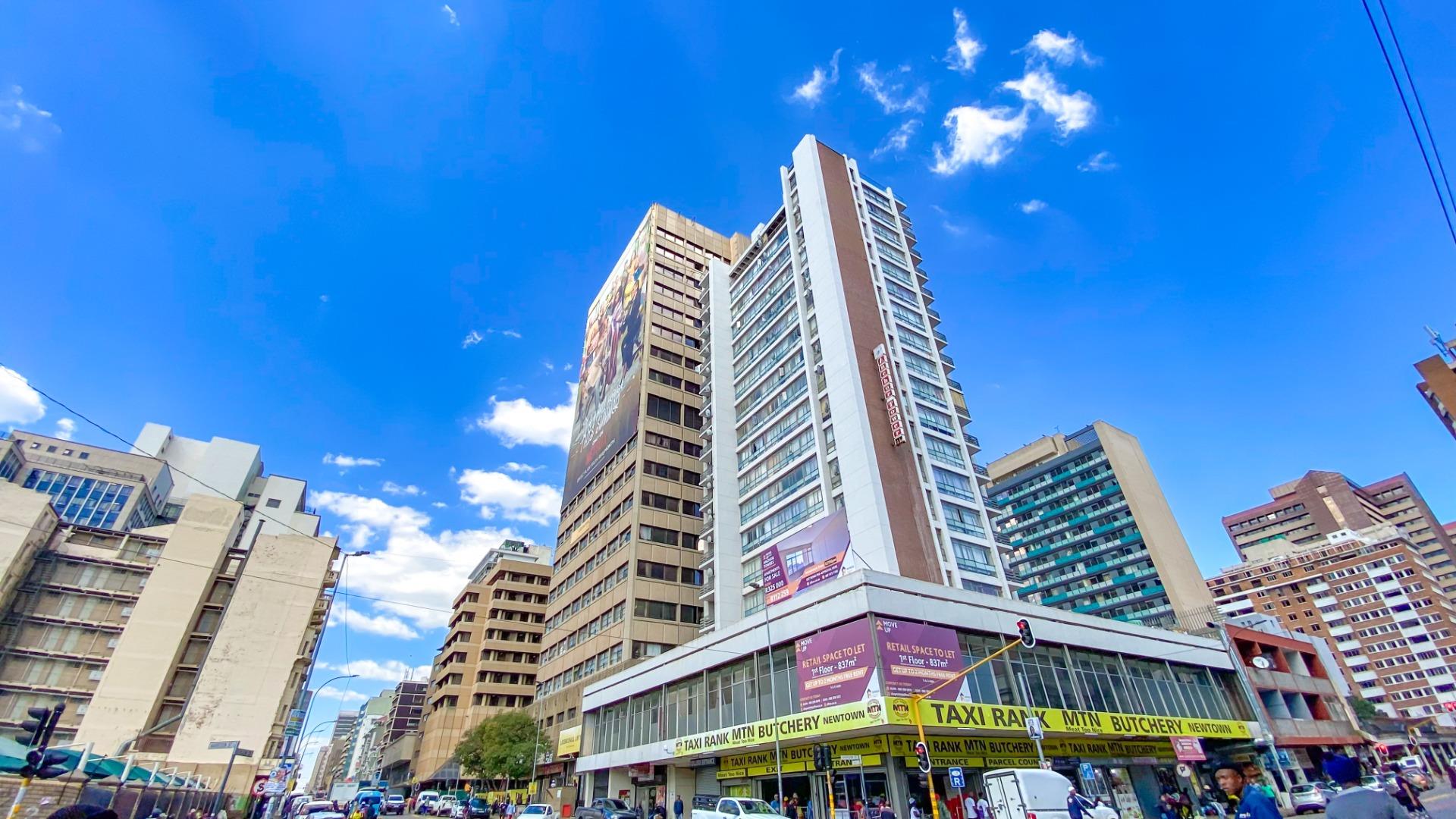 0.5 Bedroom Apartment for Sale in Braamfontein, Johannesburg - Gauteng