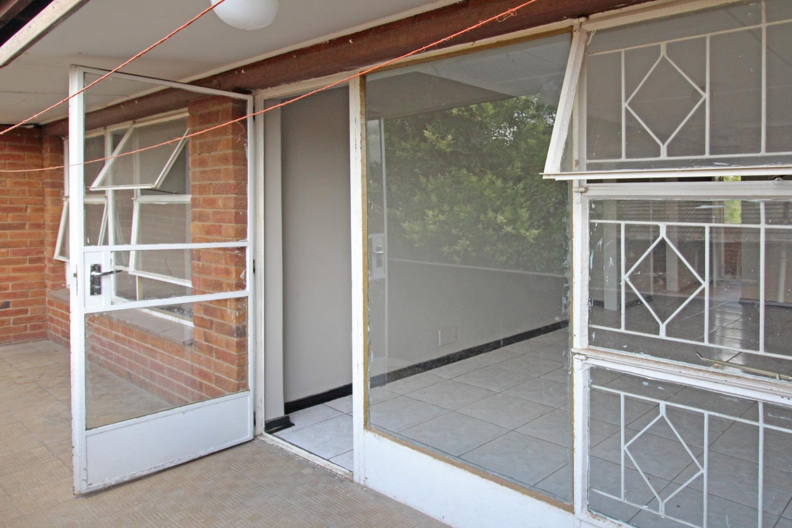 1 Bedroom Apartment for Sale in Windsor East, Randburg - Gauteng