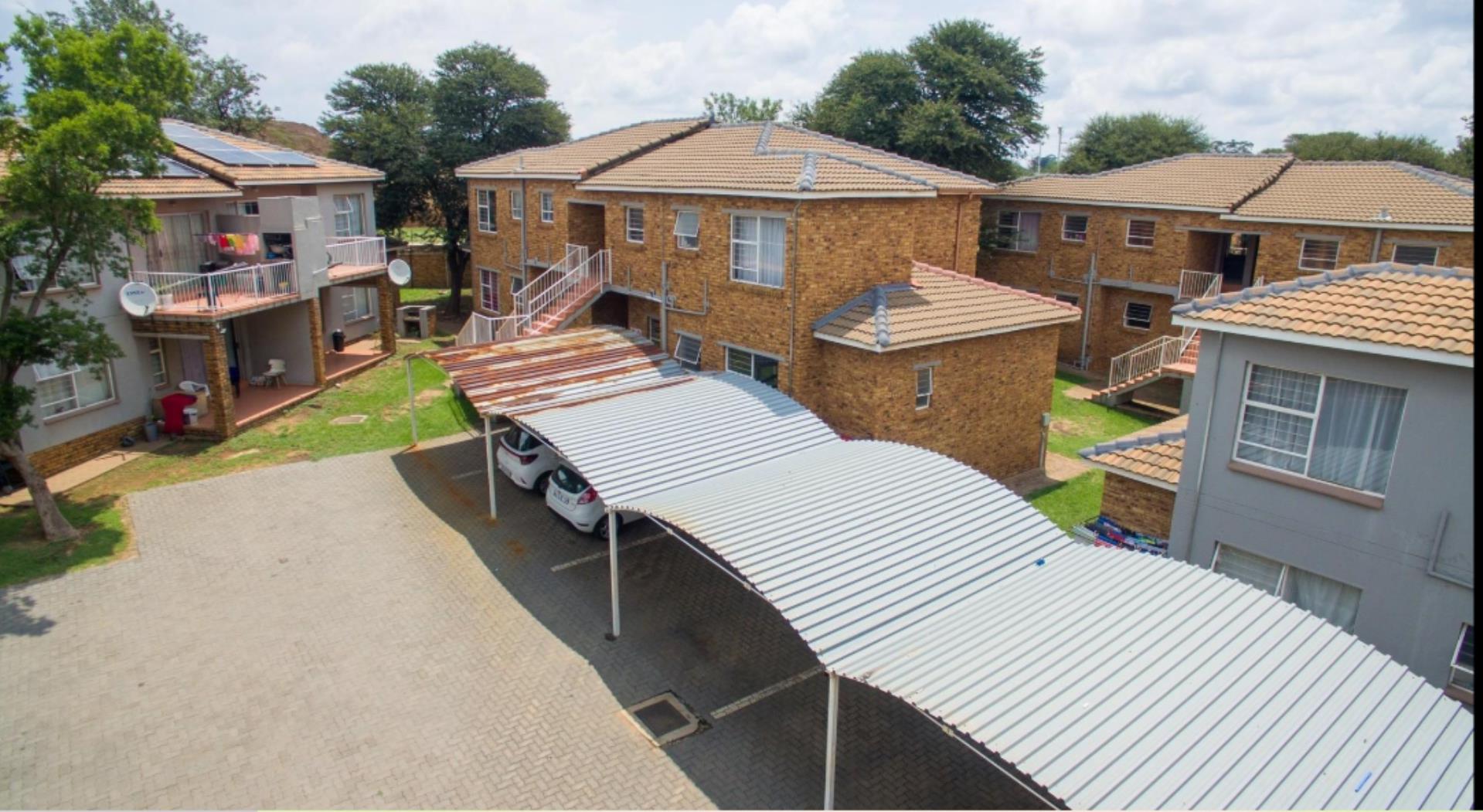 2 Bedroom Apartment for Sale in Princess AH, Roodepoort - Gauteng