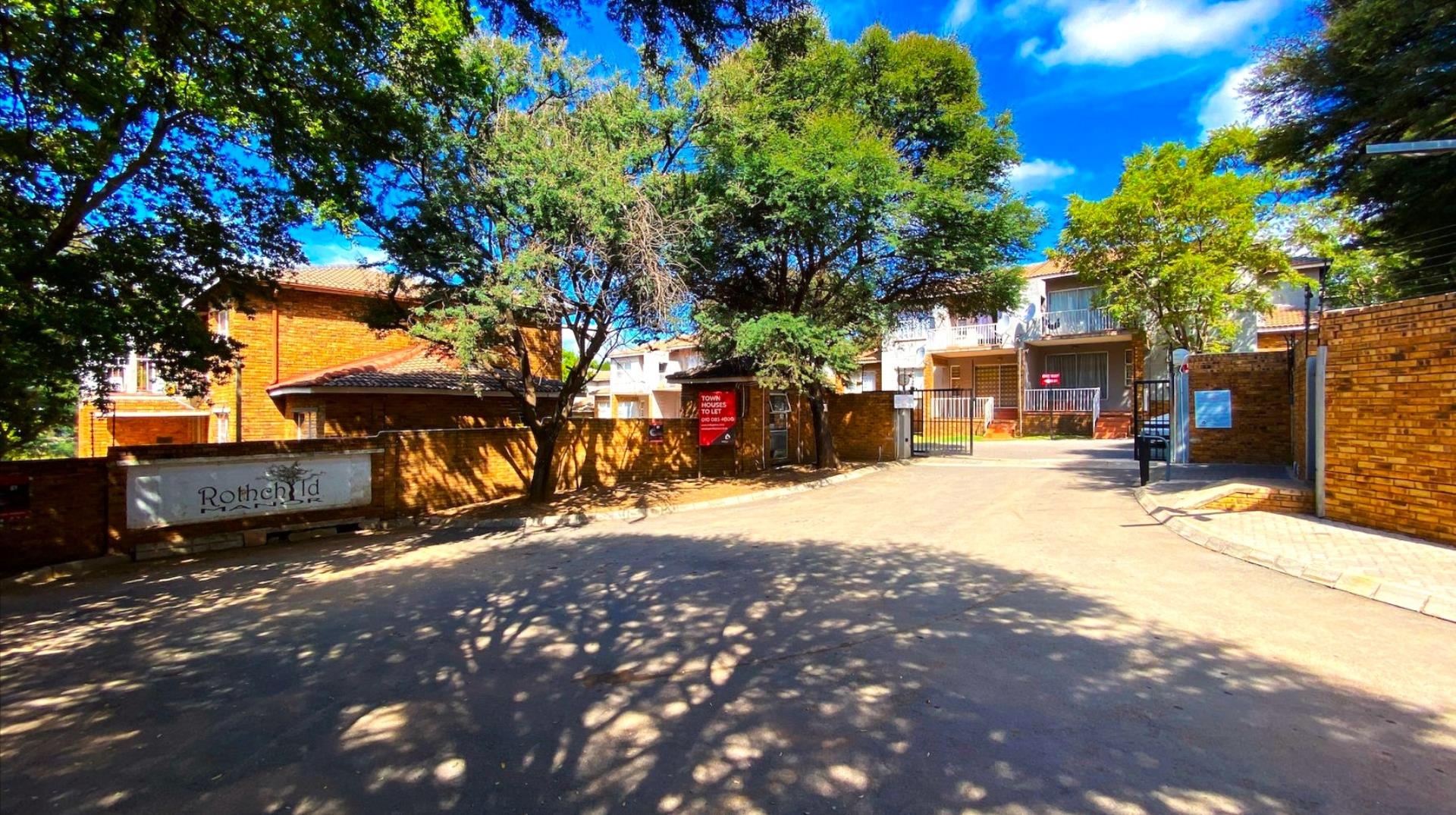 2 Bedroom Townhouse for Sale in Princess AH, Roodepoort - Gauteng