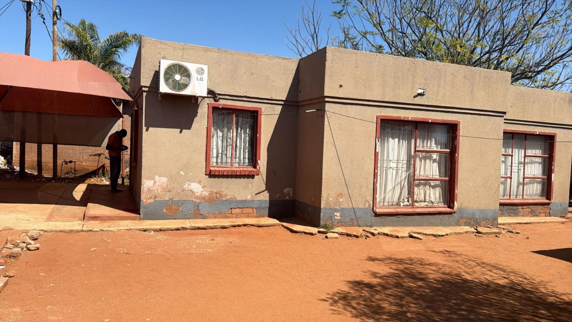 2 Bedroom House for Sale in Musina, Musina - Limpopo